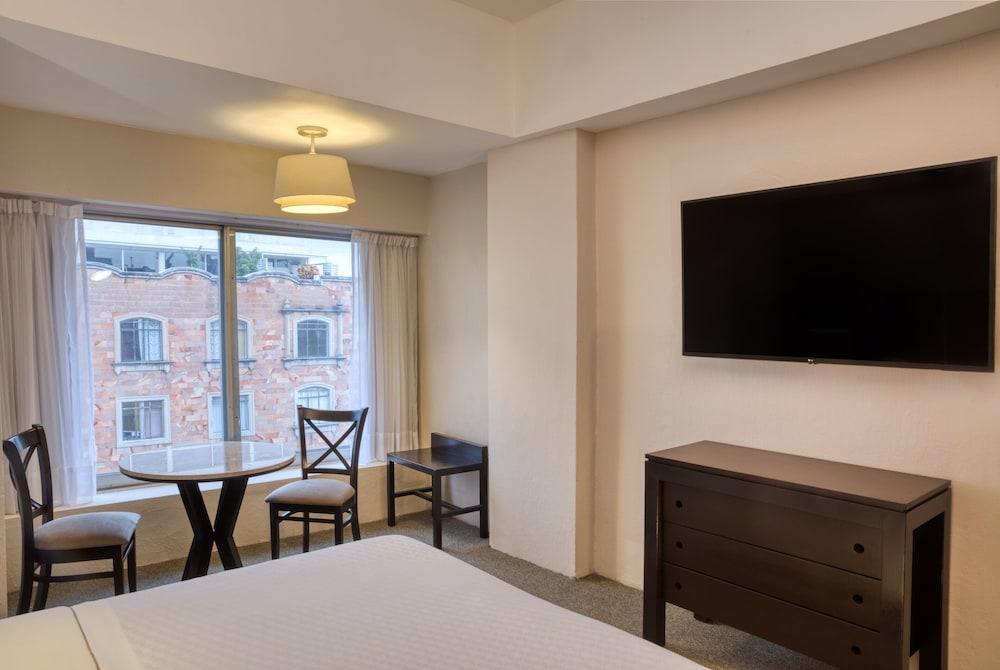 Hotel Plaza Genova Centro Гуадалахара Екстериор снимка