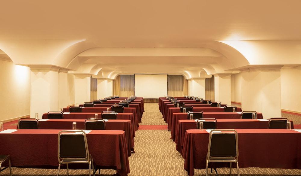 Hotel Plaza Genova Centro Гуадалахара Екстериор снимка
