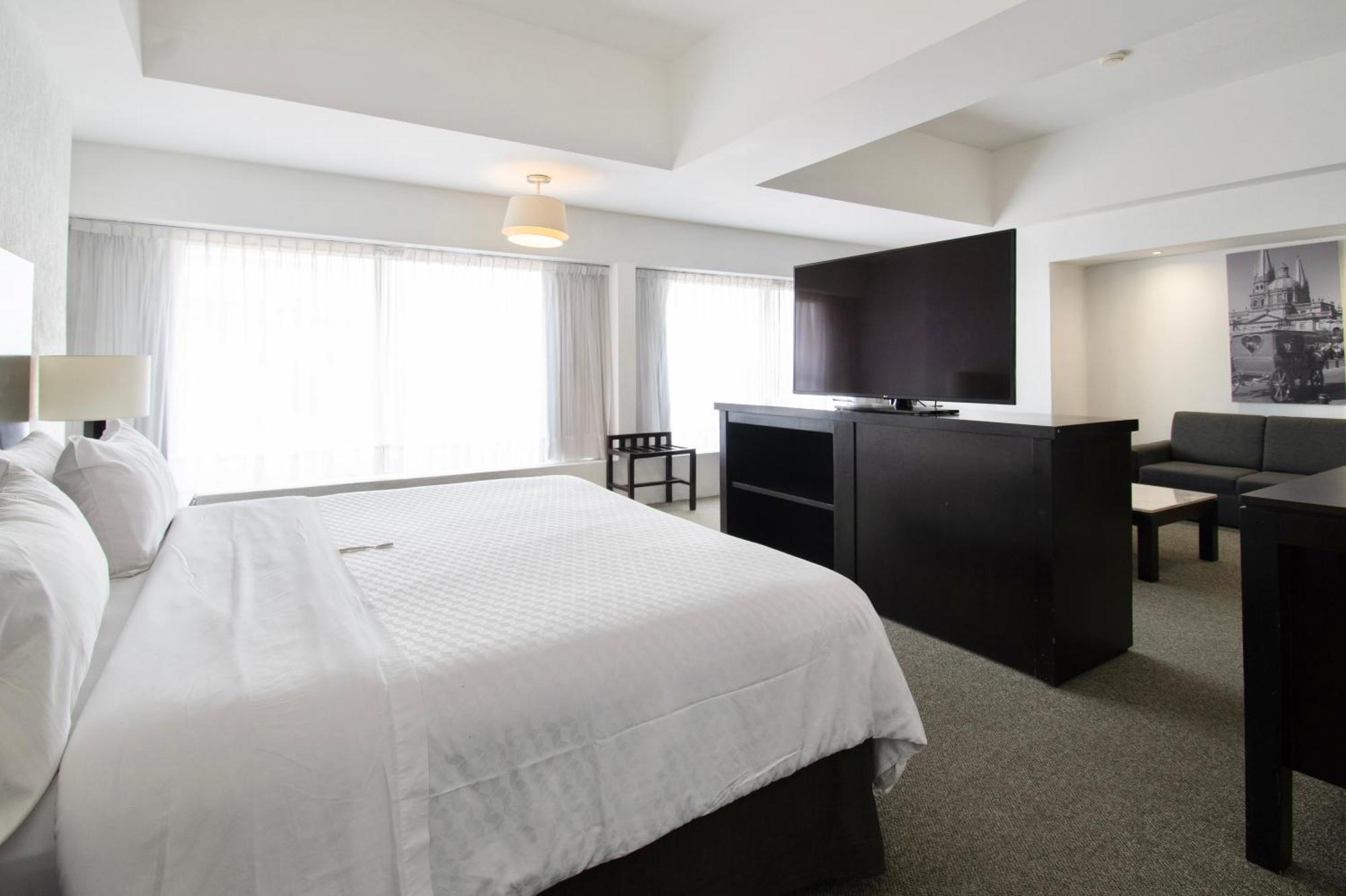 Hotel Plaza Genova Centro Гуадалахара Екстериор снимка