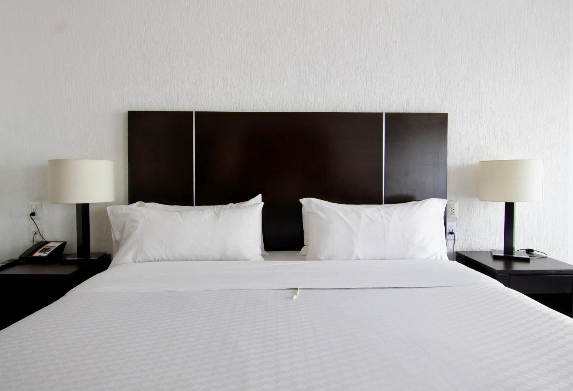 Hotel Plaza Genova Centro Гуадалахара Екстериор снимка