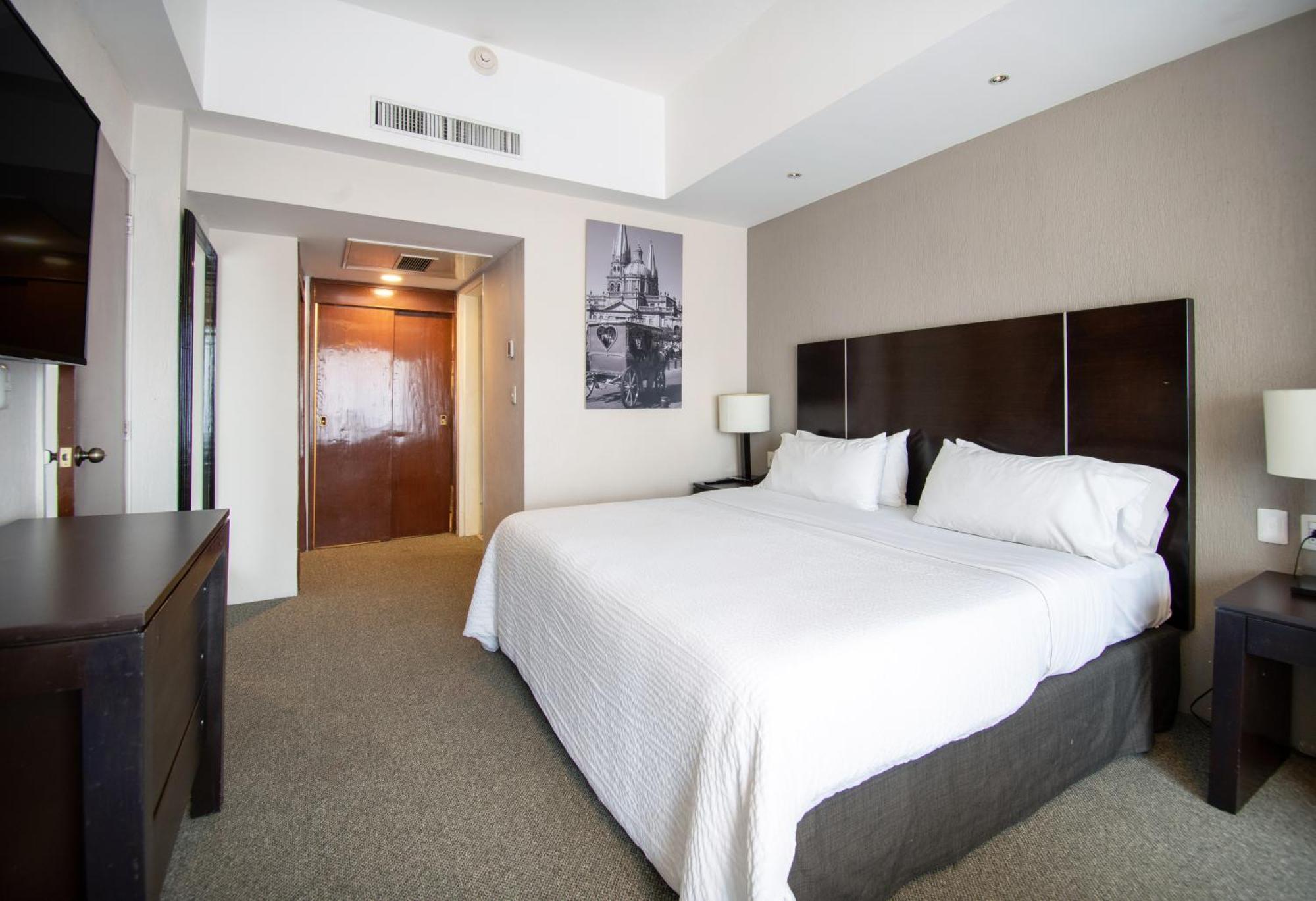 Hotel Plaza Genova Centro Гуадалахара Екстериор снимка