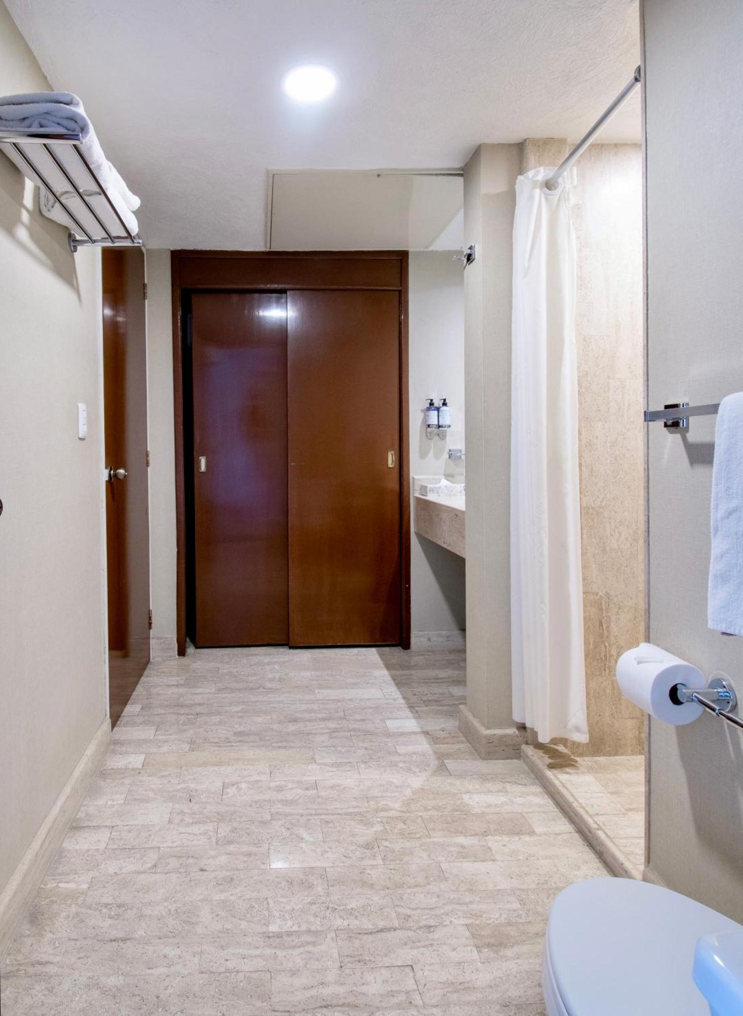 Hotel Plaza Genova Centro Гуадалахара Екстериор снимка
