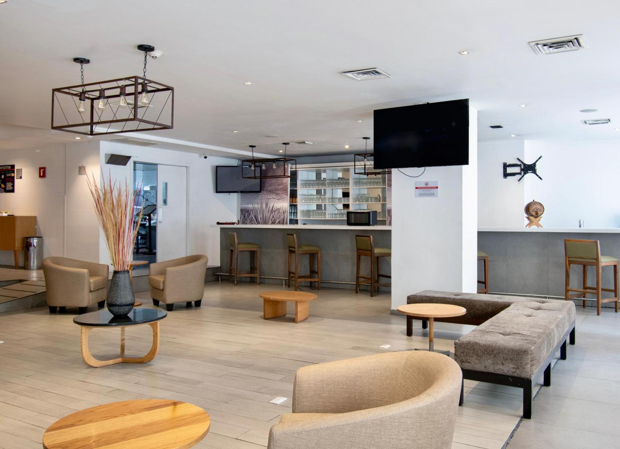 Hotel Plaza Genova Centro Гуадалахара Екстериор снимка