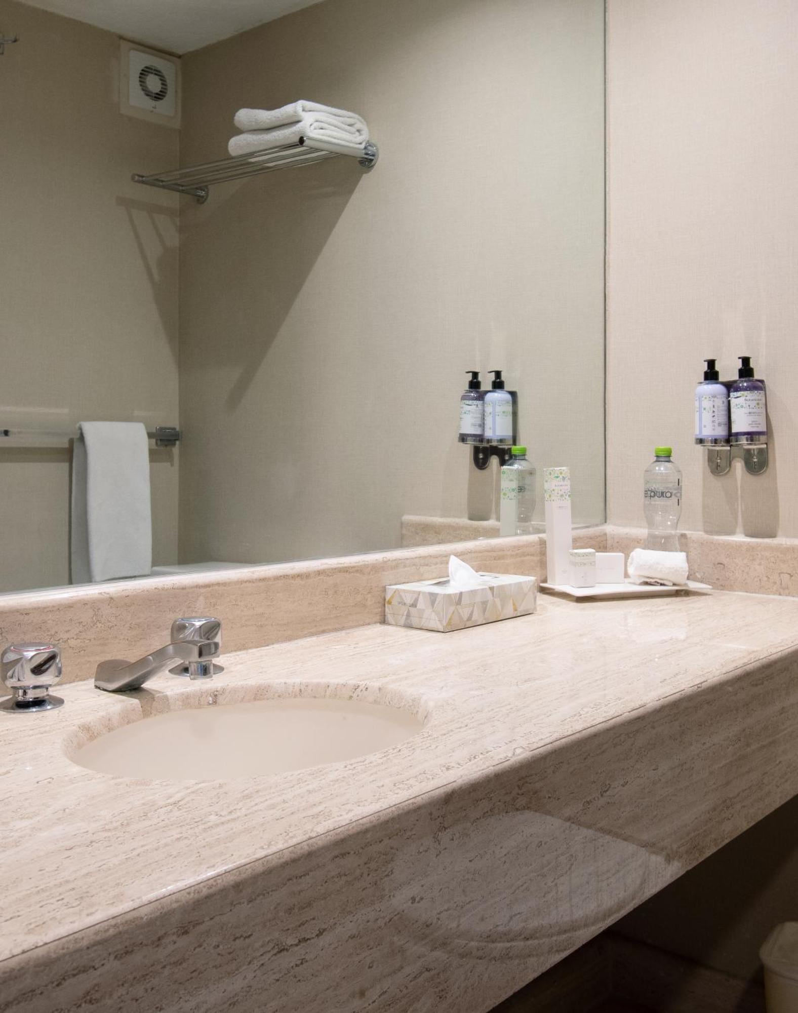 Hotel Plaza Genova Centro Гуадалахара Екстериор снимка