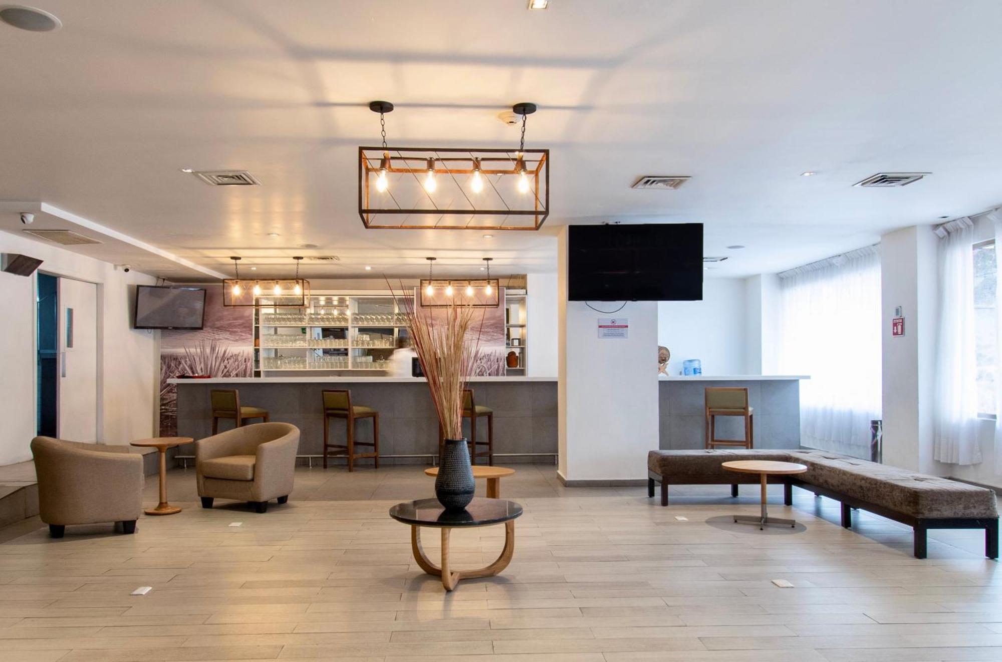Hotel Plaza Genova Centro Гуадалахара Екстериор снимка